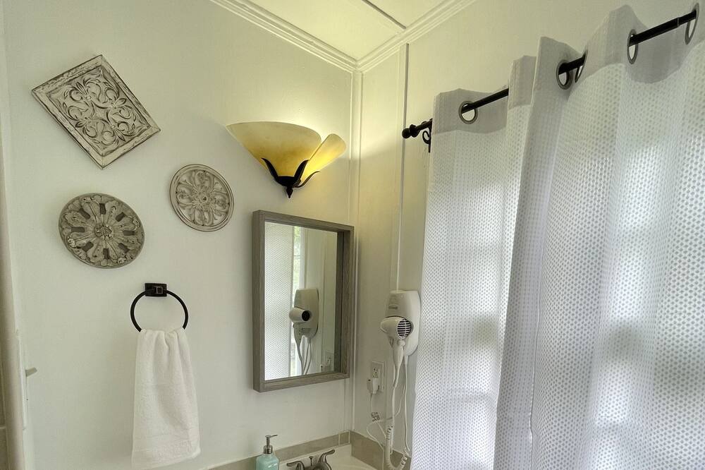 Photo of Bathroom in Oak Ridge