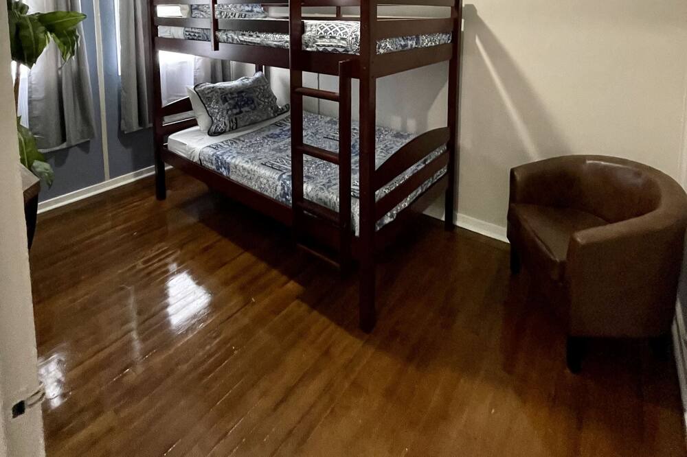 Photo of Bedroom in Oak Ridge