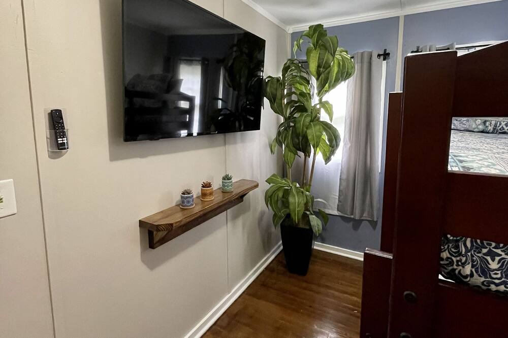 Photo of Bedroom in Oak Ridge