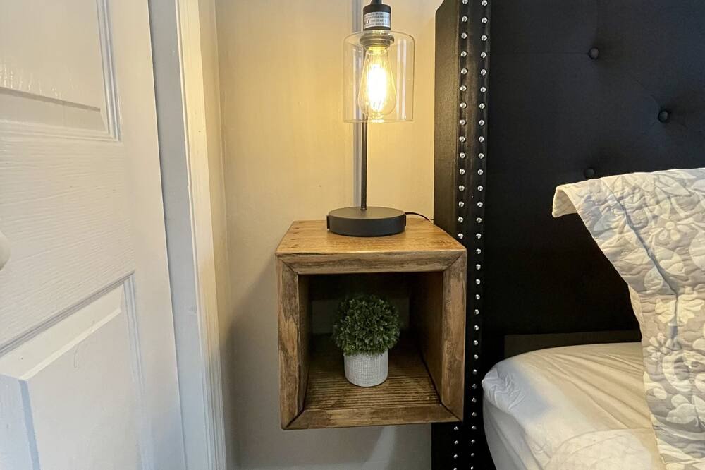 Photo of Bedroom in Oak Ridge