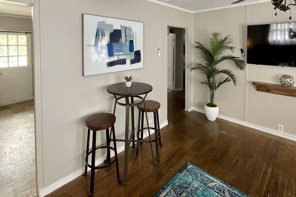 Photo of Bedroom in Oak Ridge