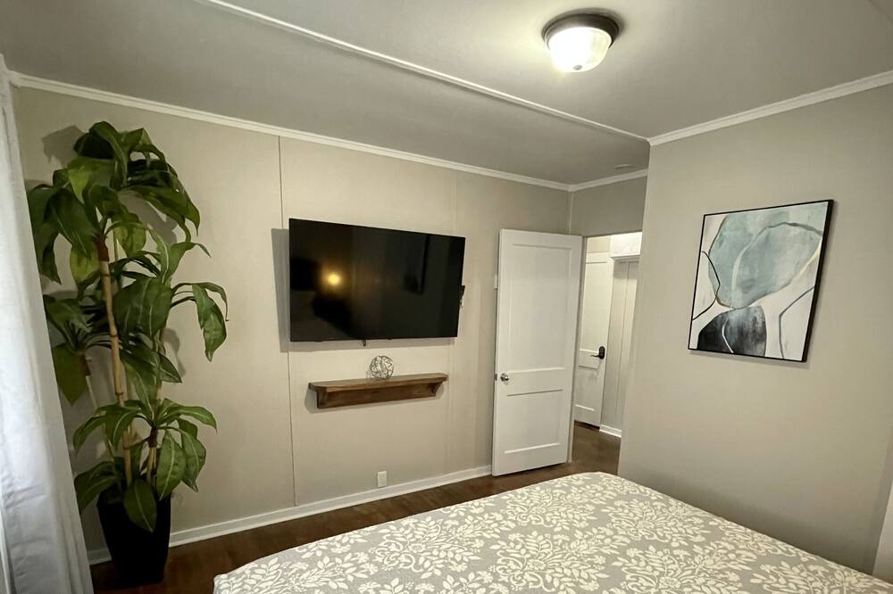 Photo of Bedroom in Oak Ridge