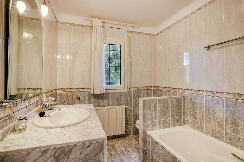 Photo of Bathroom in Perelada