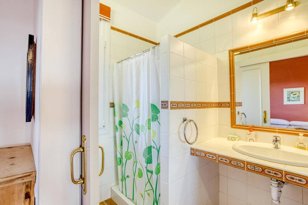 Photo of Bathroom in Perelada