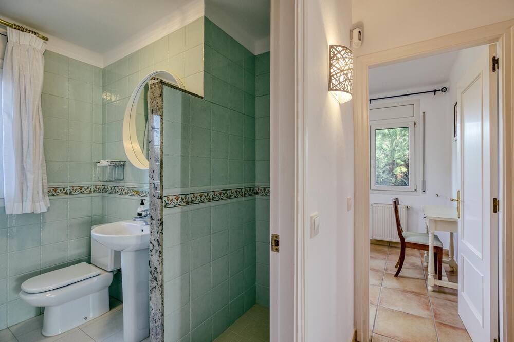 Photo of Bathroom in Perelada