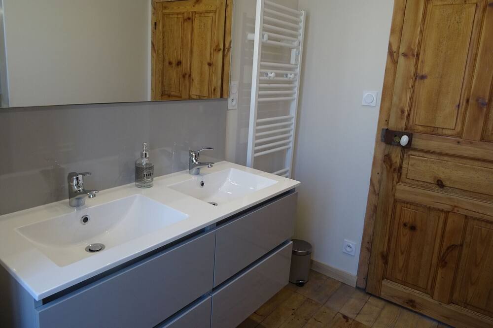 Photo of Bathroom in Durenque