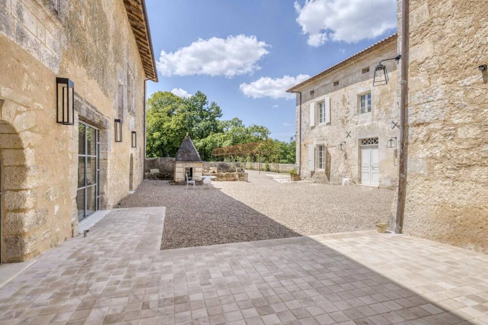 Photo of Outdoor in Vieux-Mareuil