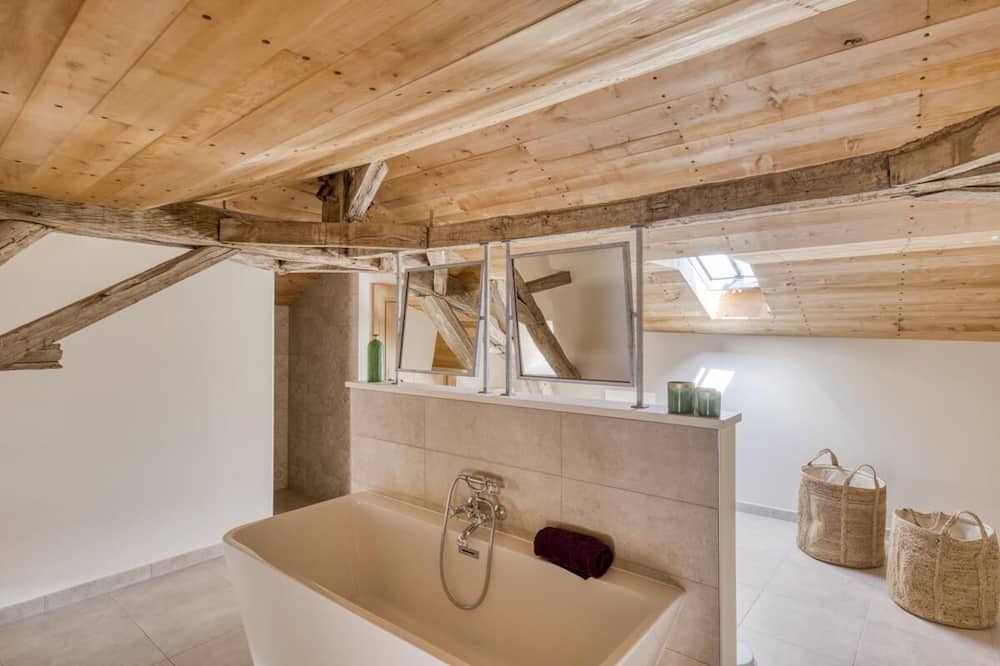 Photo of Bathroom in Vieux-Mareuil