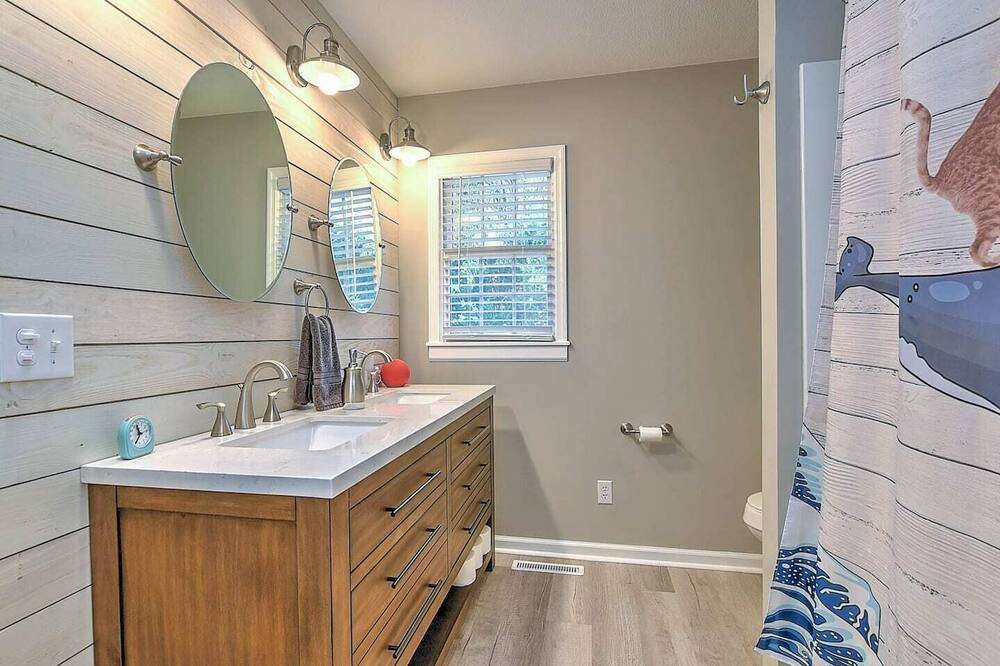 Photo of Bathroom in Tusculum