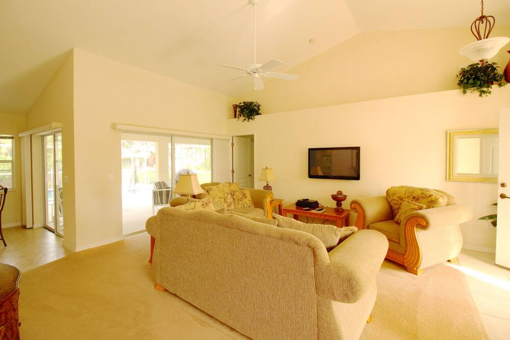 Photo of Livingroom in White Marsh