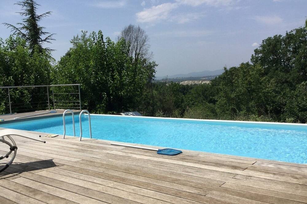 Photo of Outdoor in Saint-Jean-de-Maruejols-et-Avejan
