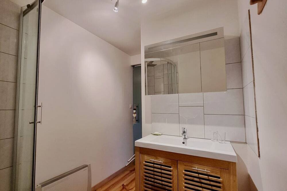 Photo of Bathroom in Saint-Jean-de-Maruejols-et-Avejan