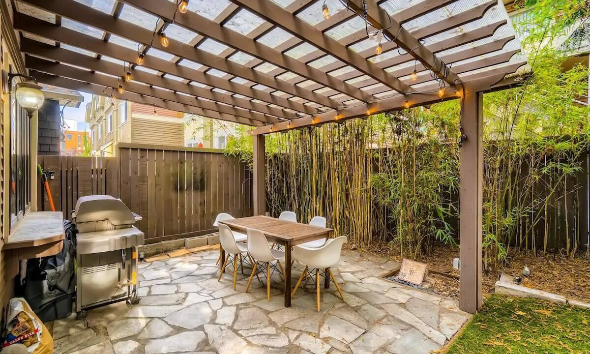 Photo of Outdoor in Broadway