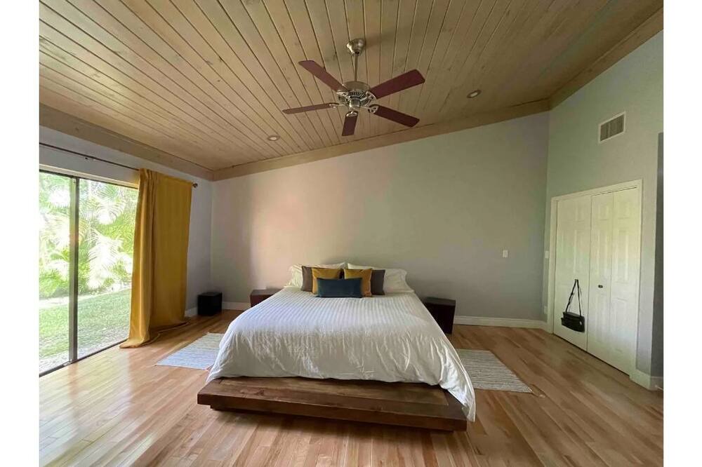 Photo of Bedroom in Tamarac