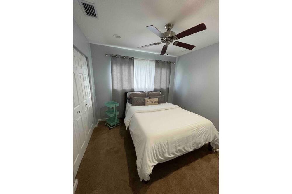 Photo of Bedroom in Tamarac