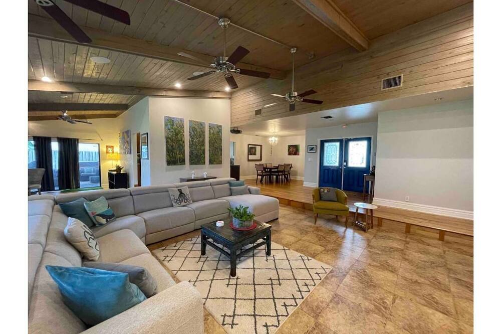 Photo of Livingroom in Tamarac
