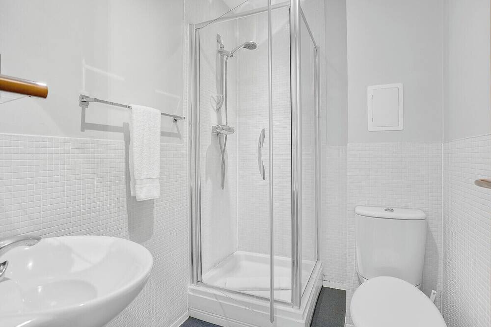 Photo of Bathroom in Coleman Street