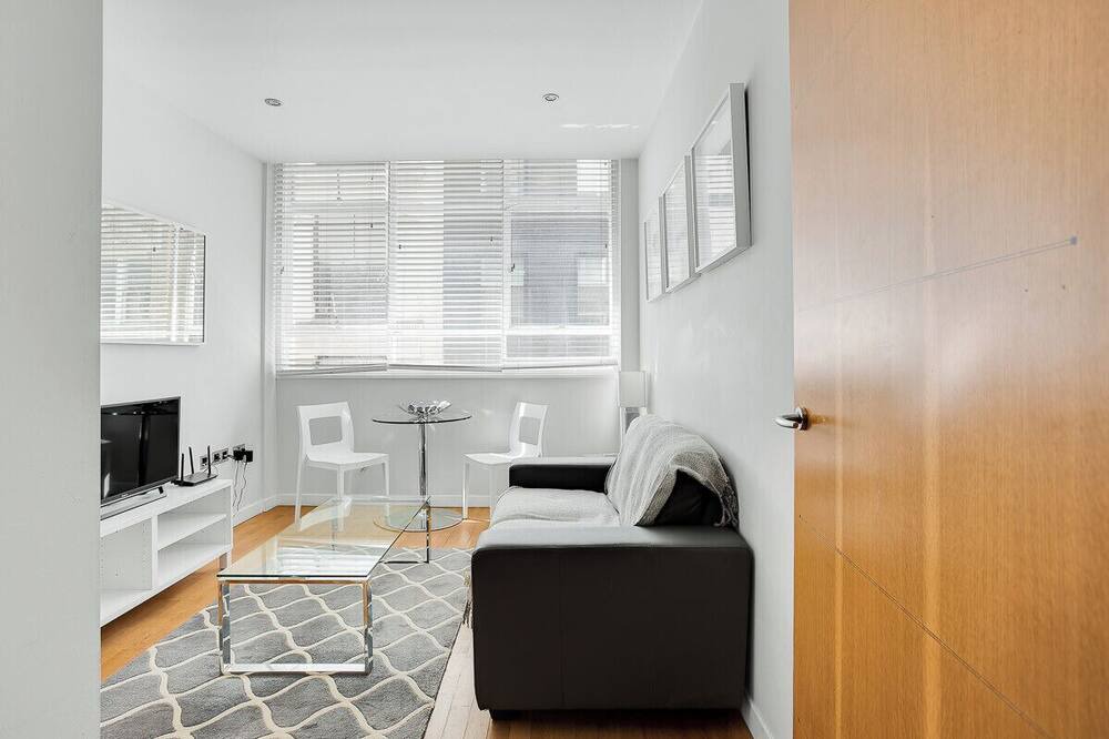 Photo of Livingroom in Coleman Street