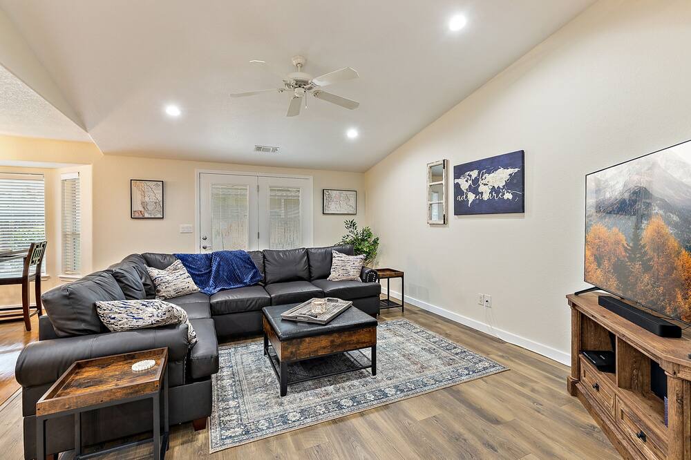 Photo of Livingroom in Central Point