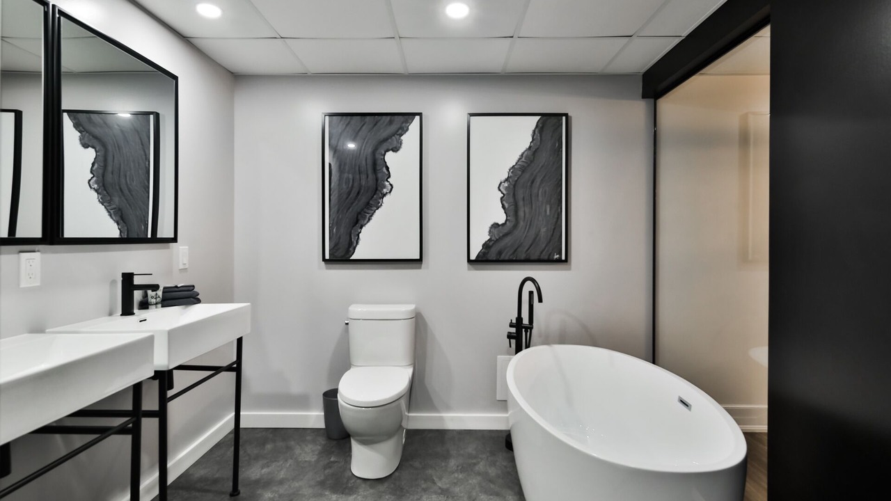 Photo of Bathroom in Ville-Marie