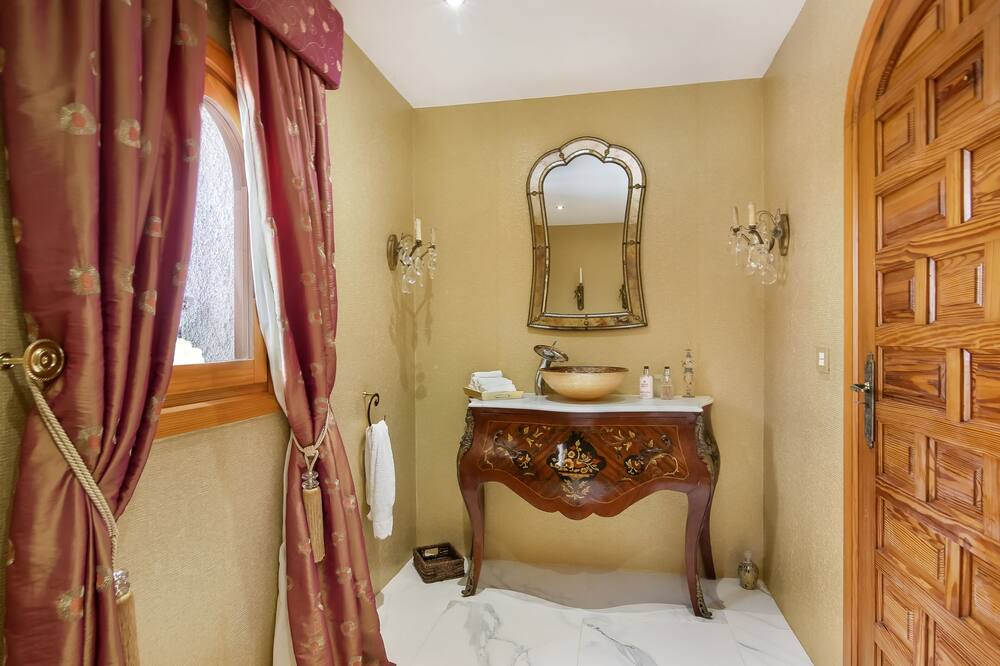 Photo of Bedroom in Arnella
