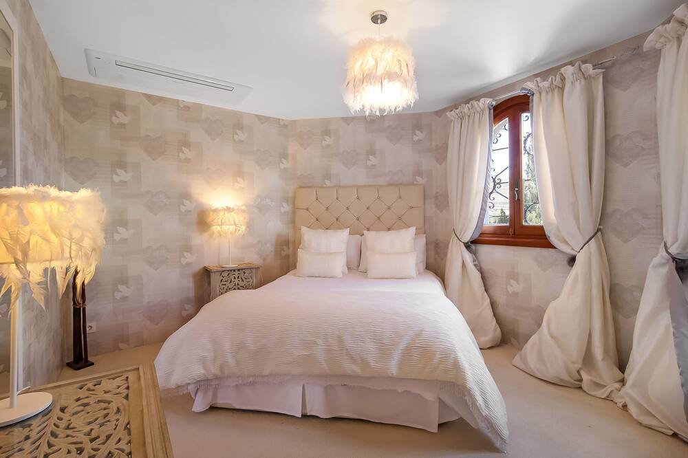 Photo of Bedroom in Arnella