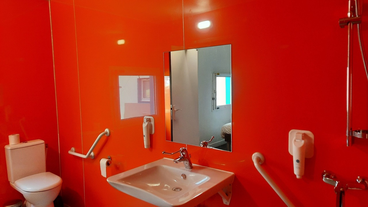 Photo of Bathroom in Saint-Contest