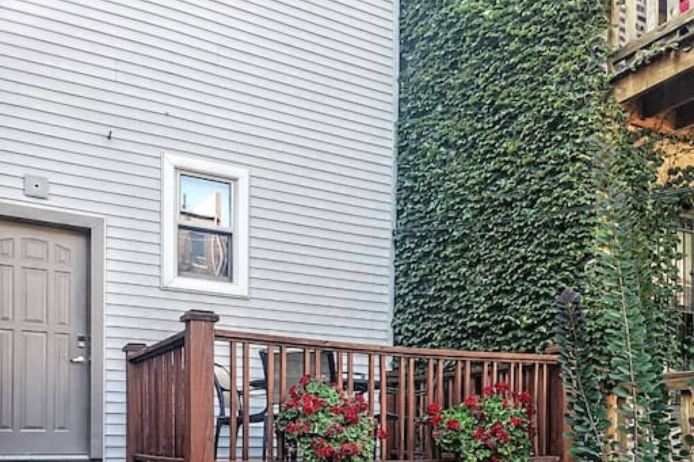 Photo of Patio Balcony in Sheffield and DePaul