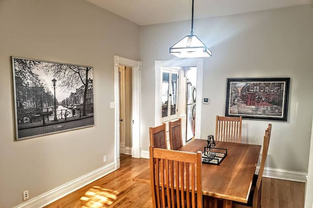 Photo of Livingroom in Sheffield and DePaul