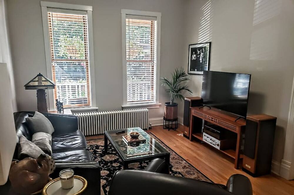Photo of Livingroom in Sheffield and DePaul