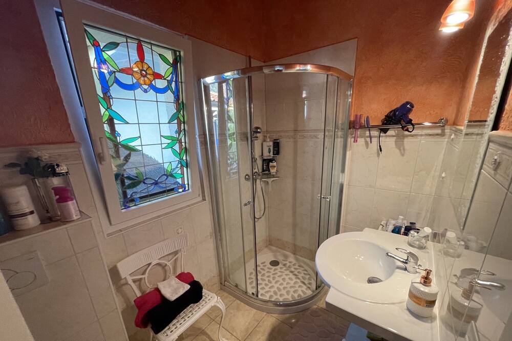 Photo of Bathroom in Saxon