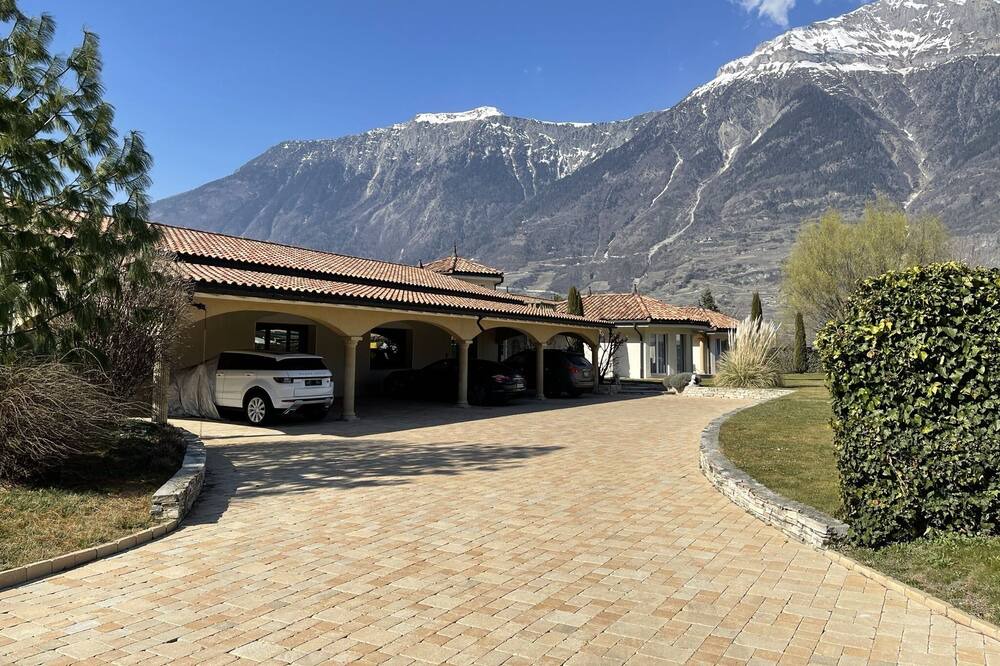 Photo of Outdoor in Saxon