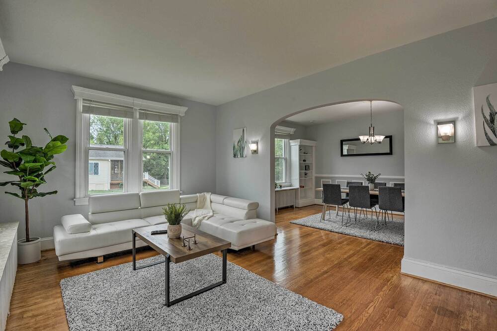 Photo of Livingroom in Savage-Guilford