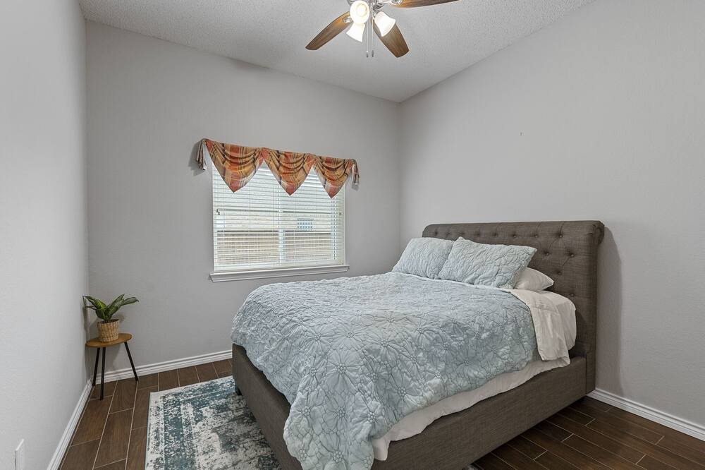Photo of Bedroom in Valley Ranch