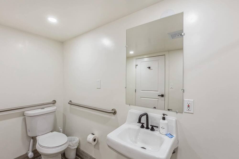 Photo of Bathroom in Beresford Park