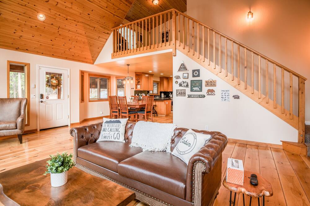 Photo of Livingroom in Camp Connell