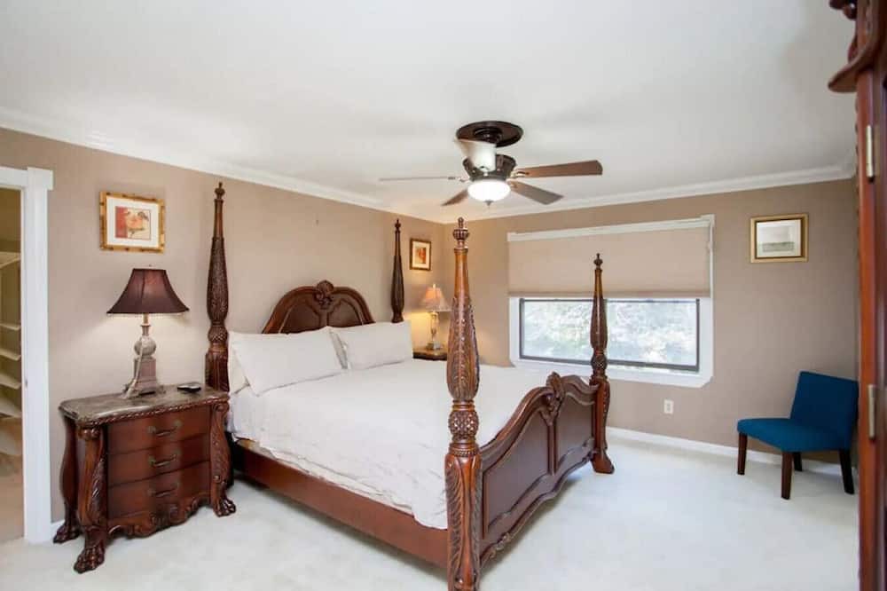 Photo of Bedroom in Newtown