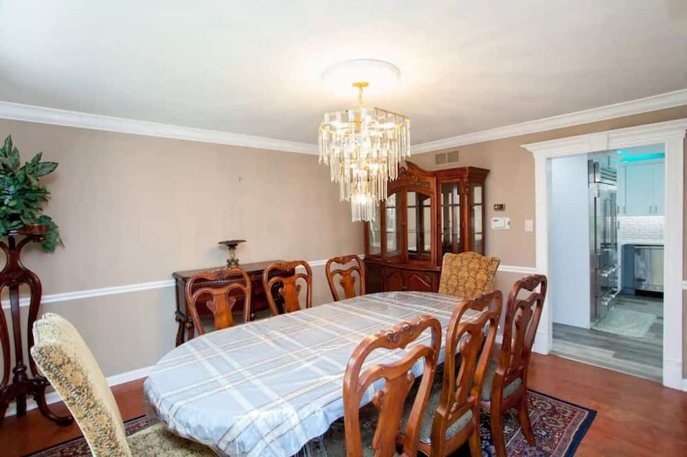 Photo of Others in Newtown