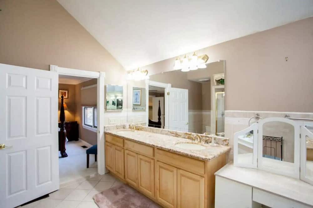 Photo of Others in Newtown