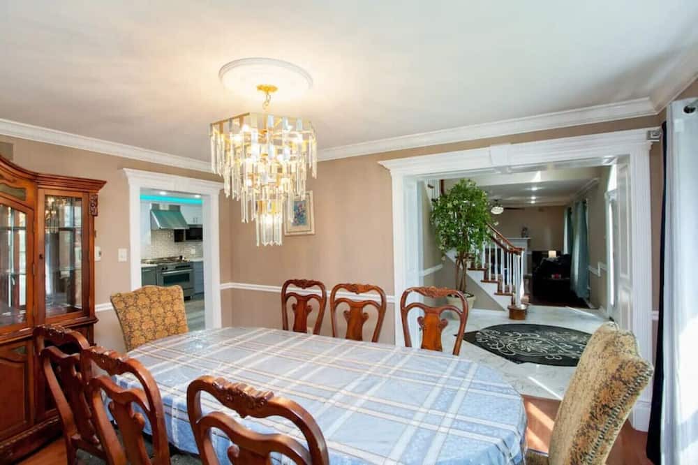 Photo of Others in Newtown