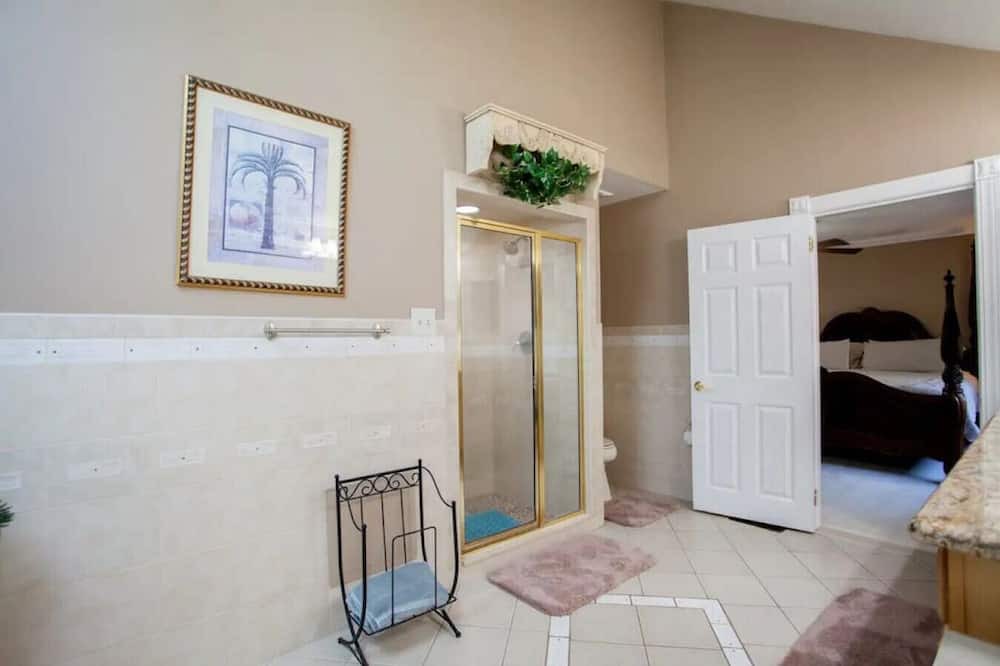 Photo of Bathroom in Newtown