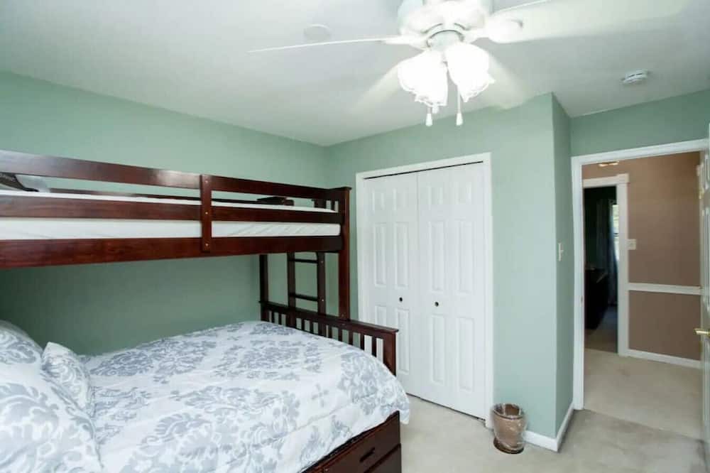 Photo of Others in Newtown