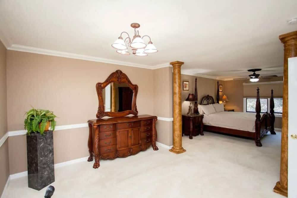 Photo of Bedroom in Newtown