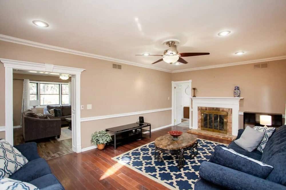 Photo of Others in Newtown