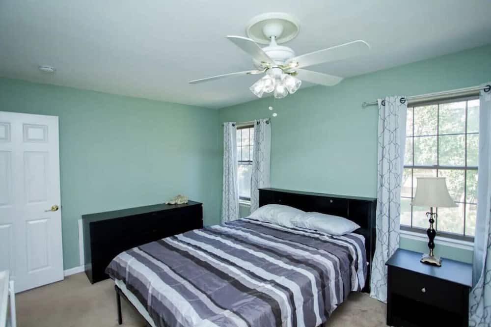 Photo of Bedroom in Newtown