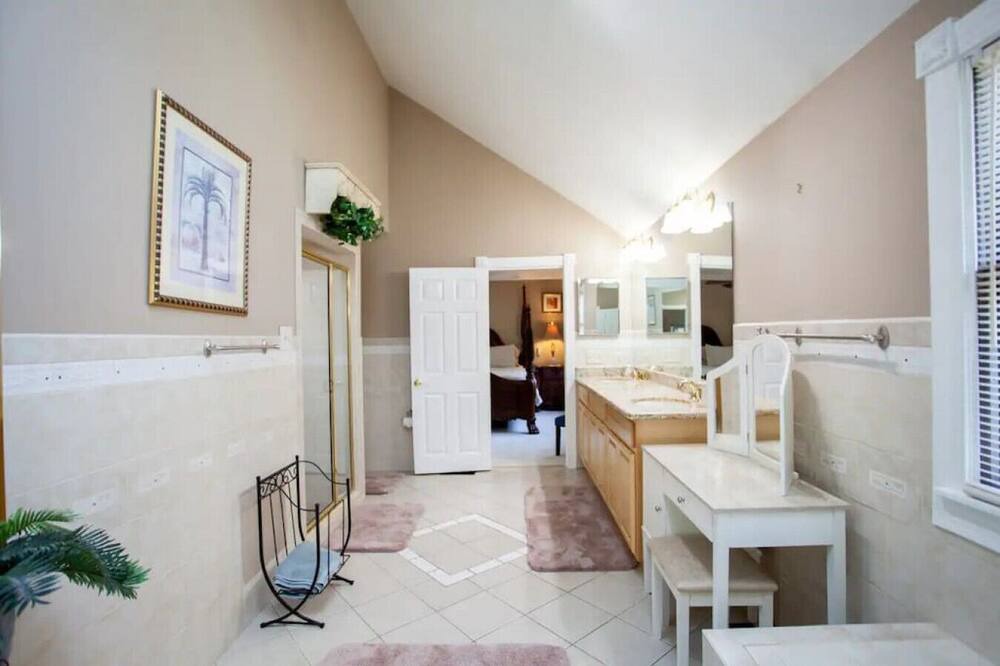 Photo of Bathroom in Newtown