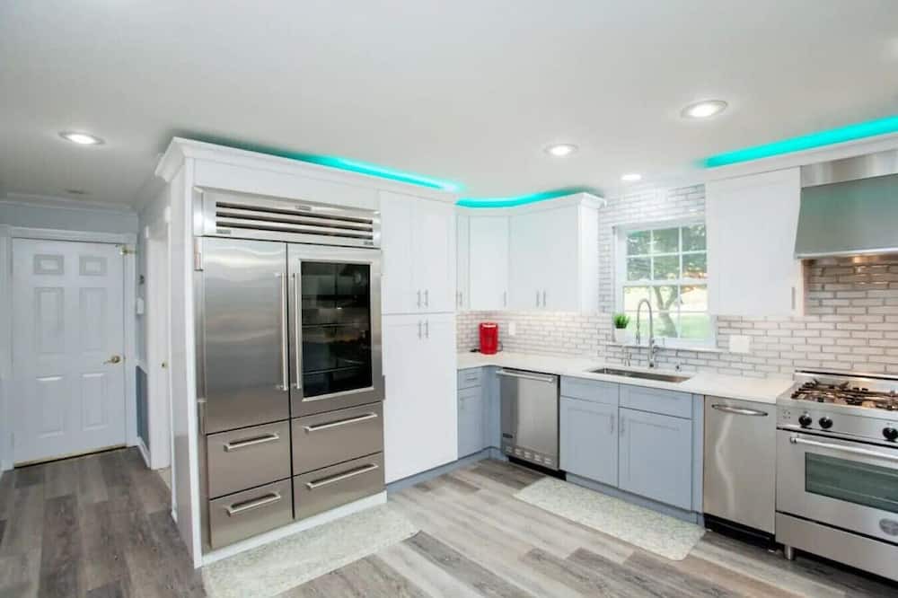 Photo of Others in Newtown