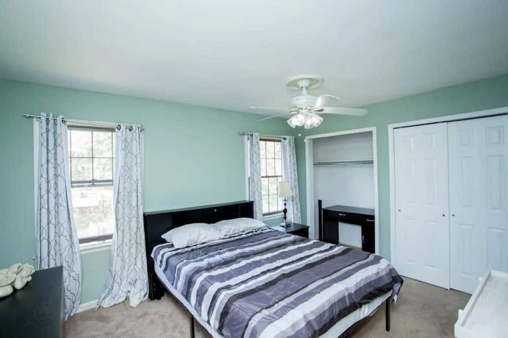 Photo of Bedroom in Newtown