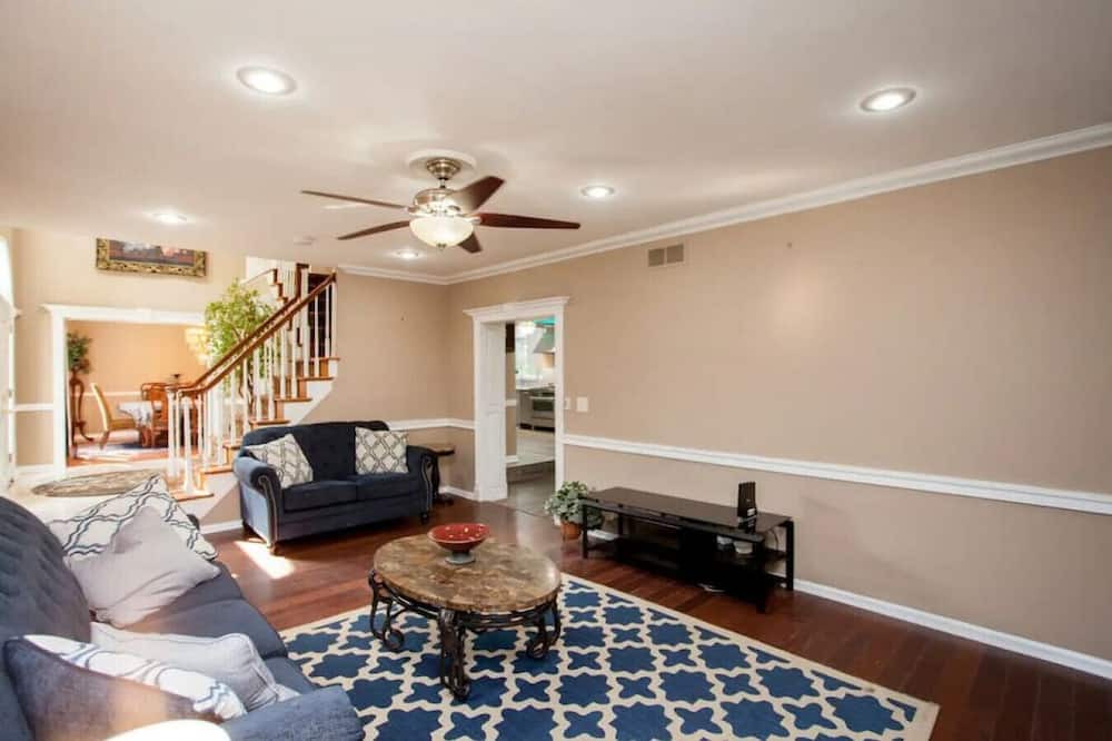 Photo of Others in Newtown