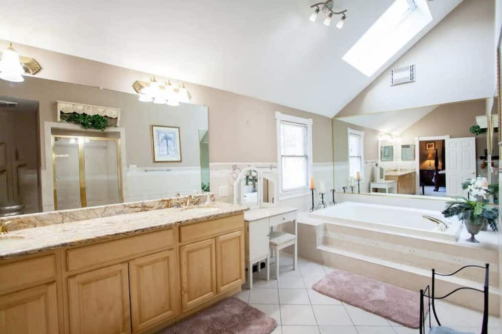 Photo of Bathroom in Newtown